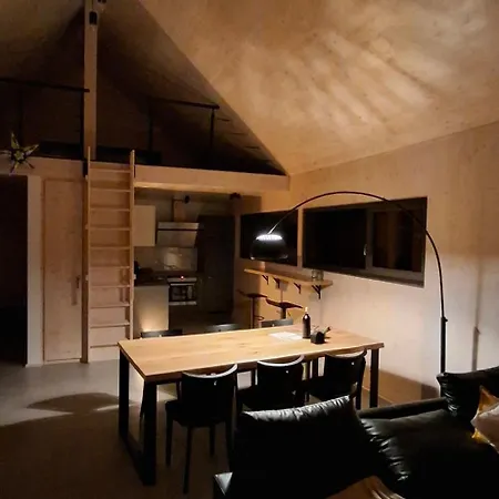 Holiday home Laerchenloft *