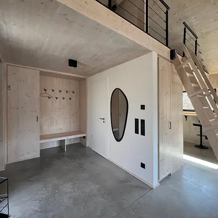 Holiday home Laerchenloft *